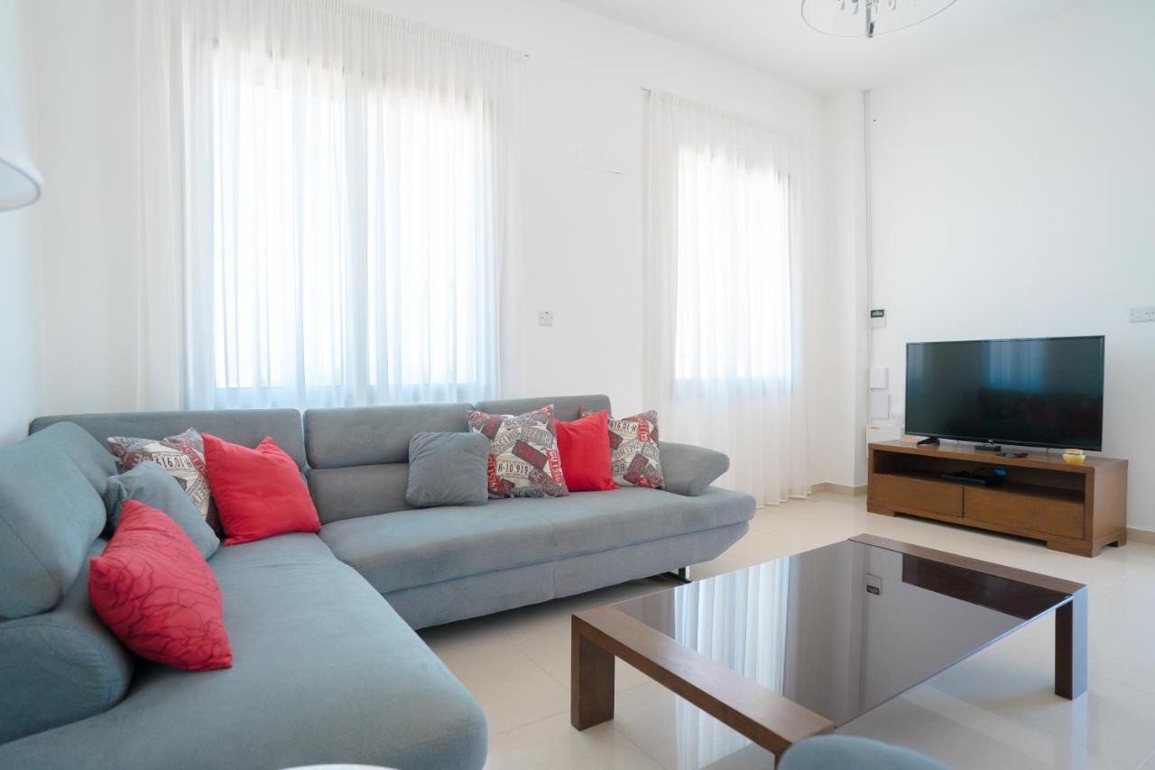 Oniros By Prestige Bookings Péjia Kültér fotó