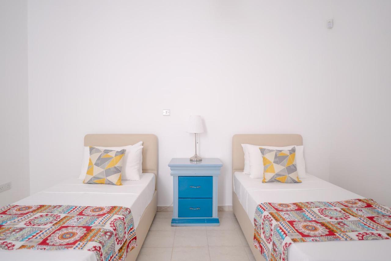 Oniros By Prestige Bookings Péjia Kültér fotó