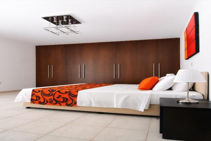 Oniros By Prestige Bookings Péjia Kültér fotó